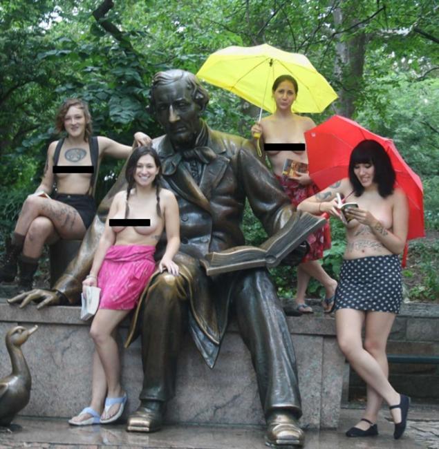 美国女孩街头裸体读书 - 妮子 - 妮