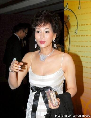 赌王长女去世揭秘4房17子女现状 - 妮子 - 妮 赌王长女去世揭秘4房17子女现状 - 妮子 - 妮
